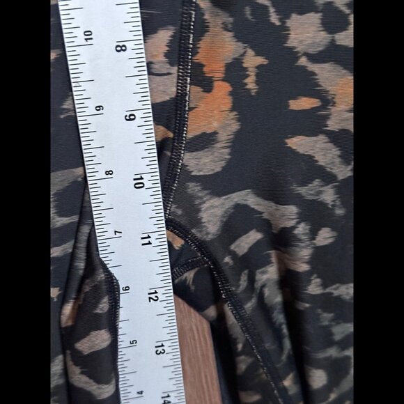 Fabletics Leggings S / M Therma Flex Ultra HighRise Define Powerhold Leopard Art - Picture 4 of 7